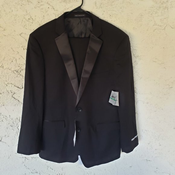 Perry Ellis Men's Two Button Slim Fit Tuxedo, 46L